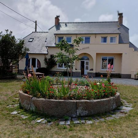 Cottage, St Martin-De-Bréhal Exterior photo